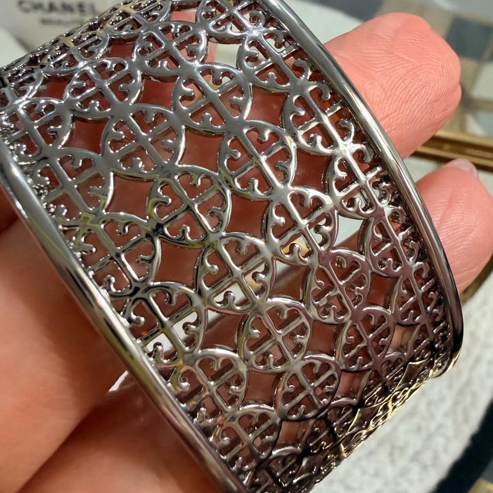 Tory Burch Miller logo large cuff bracelet in silver - NWT - Picture 3 of 5